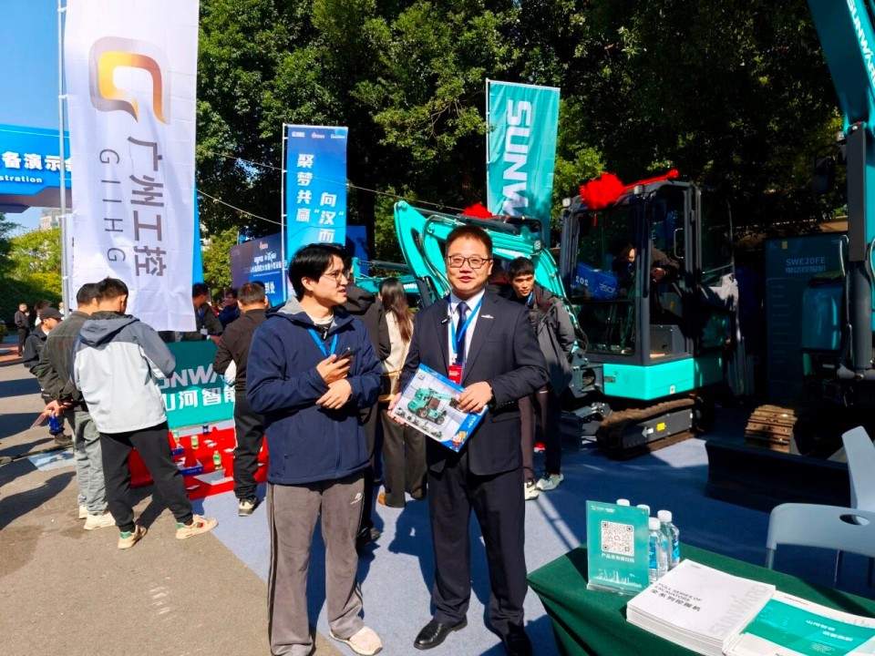 UED在线官网网页版(中国)唯一官方网站智能微挖“天团”闪耀武汉,引领绿色施工潮流