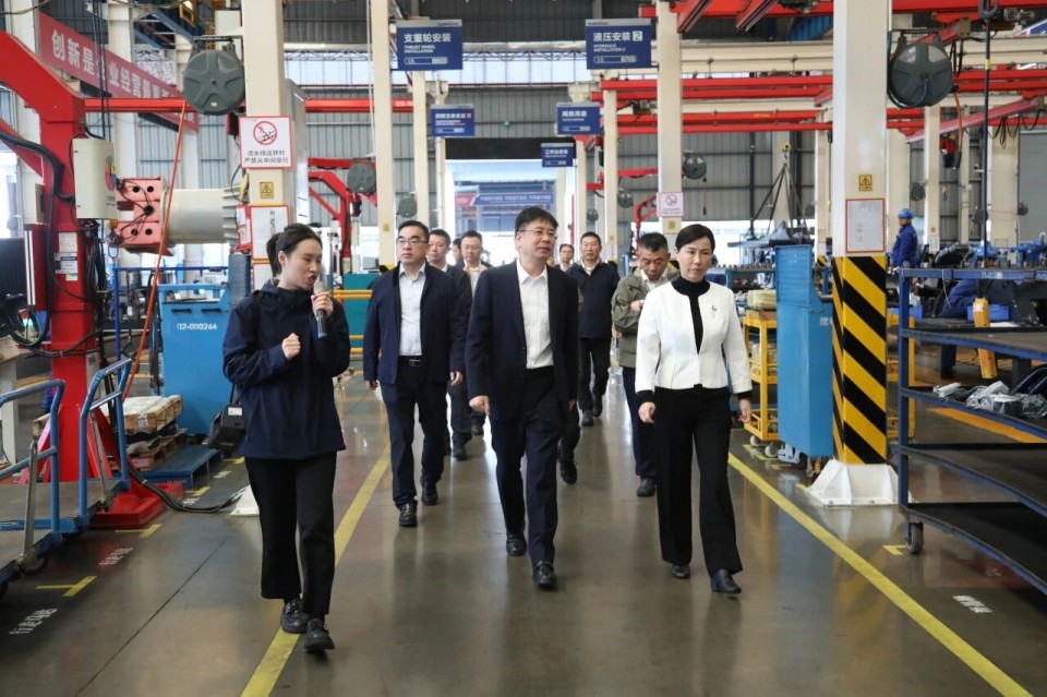 聚焦应急装备研发生产,共探实战适配新路径——广州市应急管理局党委书记、局长叶芳调研UED在线官网网页版(中国)唯一官方网站智能