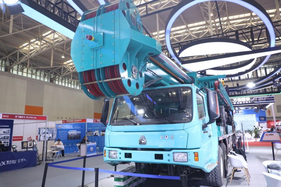 “地勘装备能力提升的重大突破”!UED在线官网网页版(中国)唯一官方网站智能联合中国煤炭地质总局发布T138车载钻机