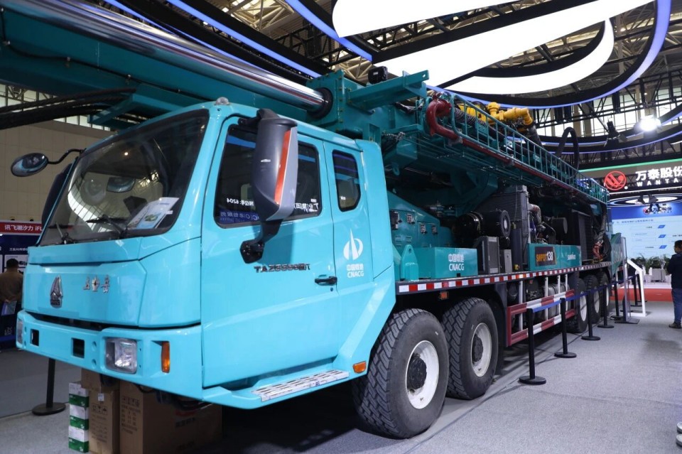 “地勘装备能力提升的重大突破”!UED在线官网网页版(中国)唯一官方网站智能联合中国煤炭地质总局发布T138车载钻机