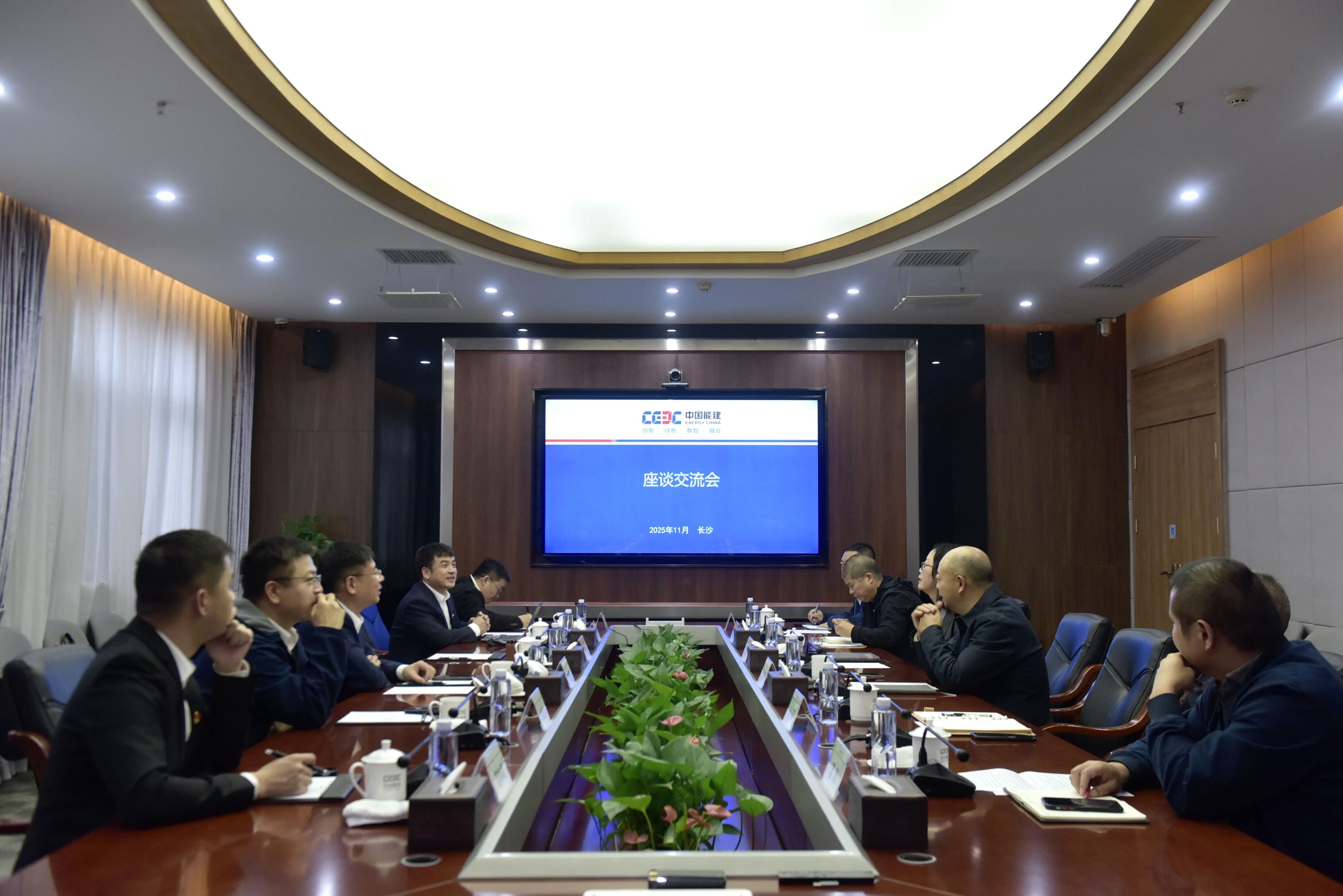 UED在线官网网页版(中国)唯一官方网站智能与易普力开展座谈交流,谱写互利共赢新篇章