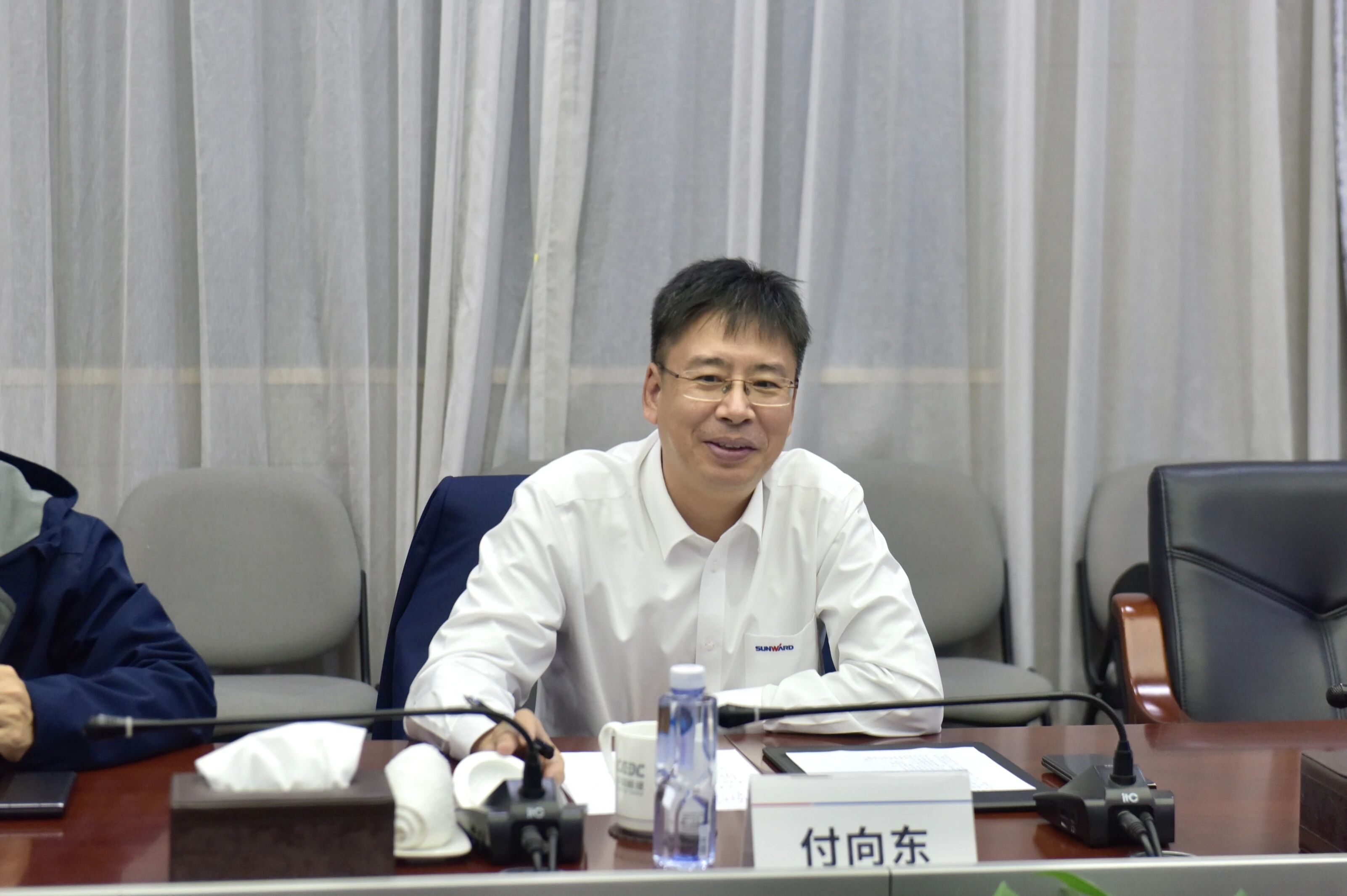 UED在线官网网页版(中国)唯一官方网站智能与易普力开展座谈交流,谱写互利共赢新篇章