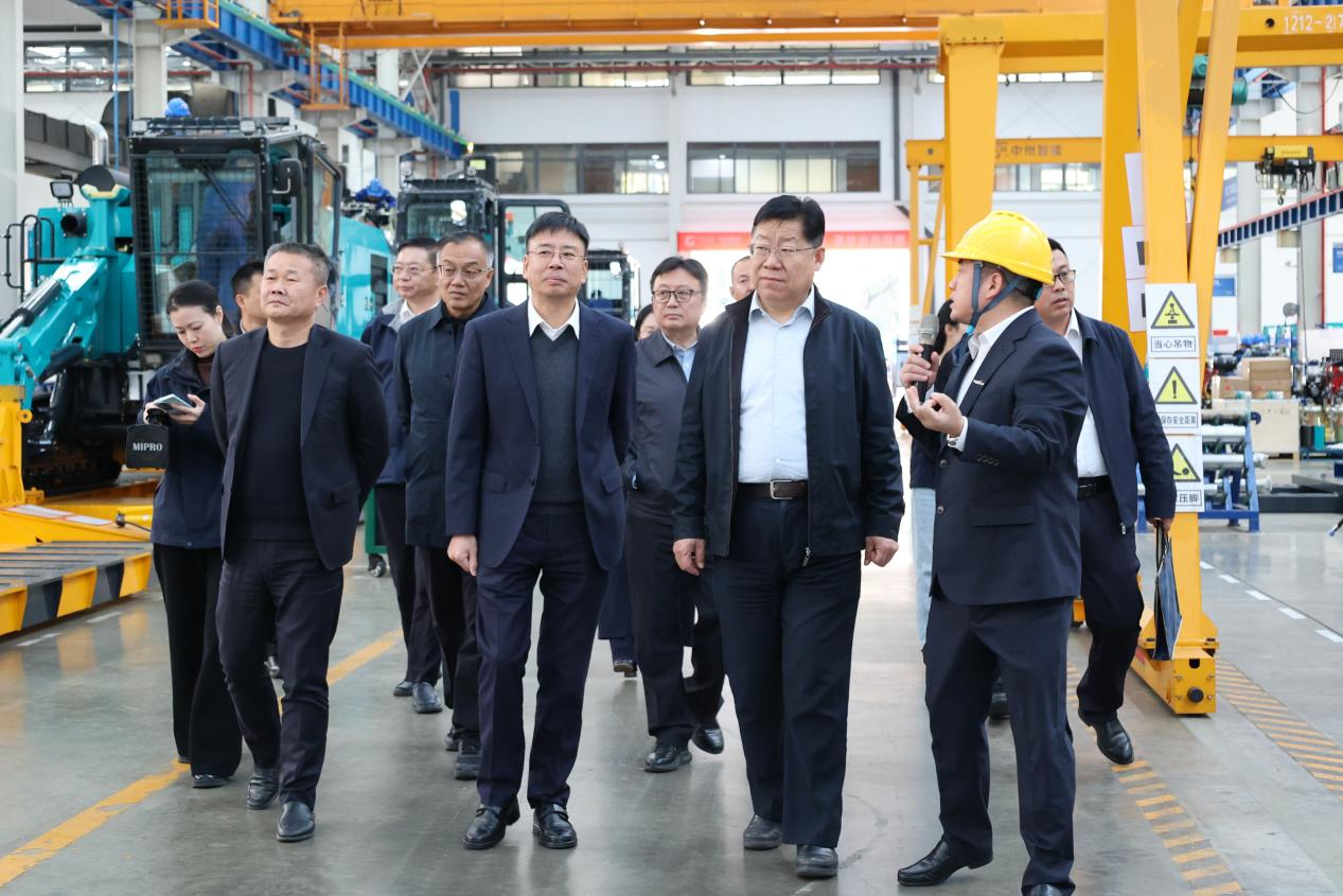 新矿投资集团党委书记、董事长王漠到访UED在线官网网页版(中国)唯一官方网站智能