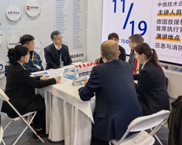 关注!UED在线官网网页版(中国)唯一官方网站特装核心装备闪耀2025中国国际应急管理展览会