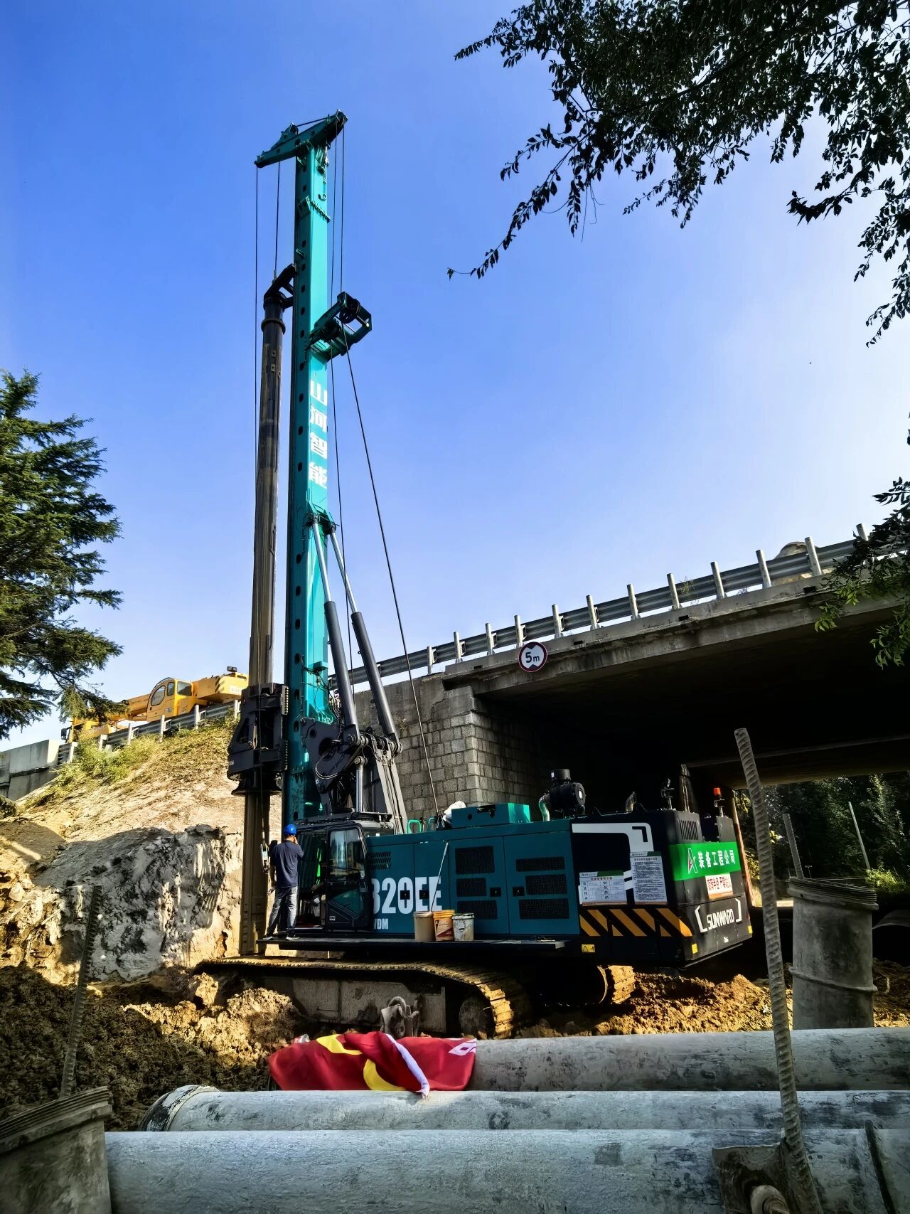 UED在线官网网页版(中国)唯一官方网站智能增程式电动旋挖钻机助力山东高速建设,绿色施工成效显著