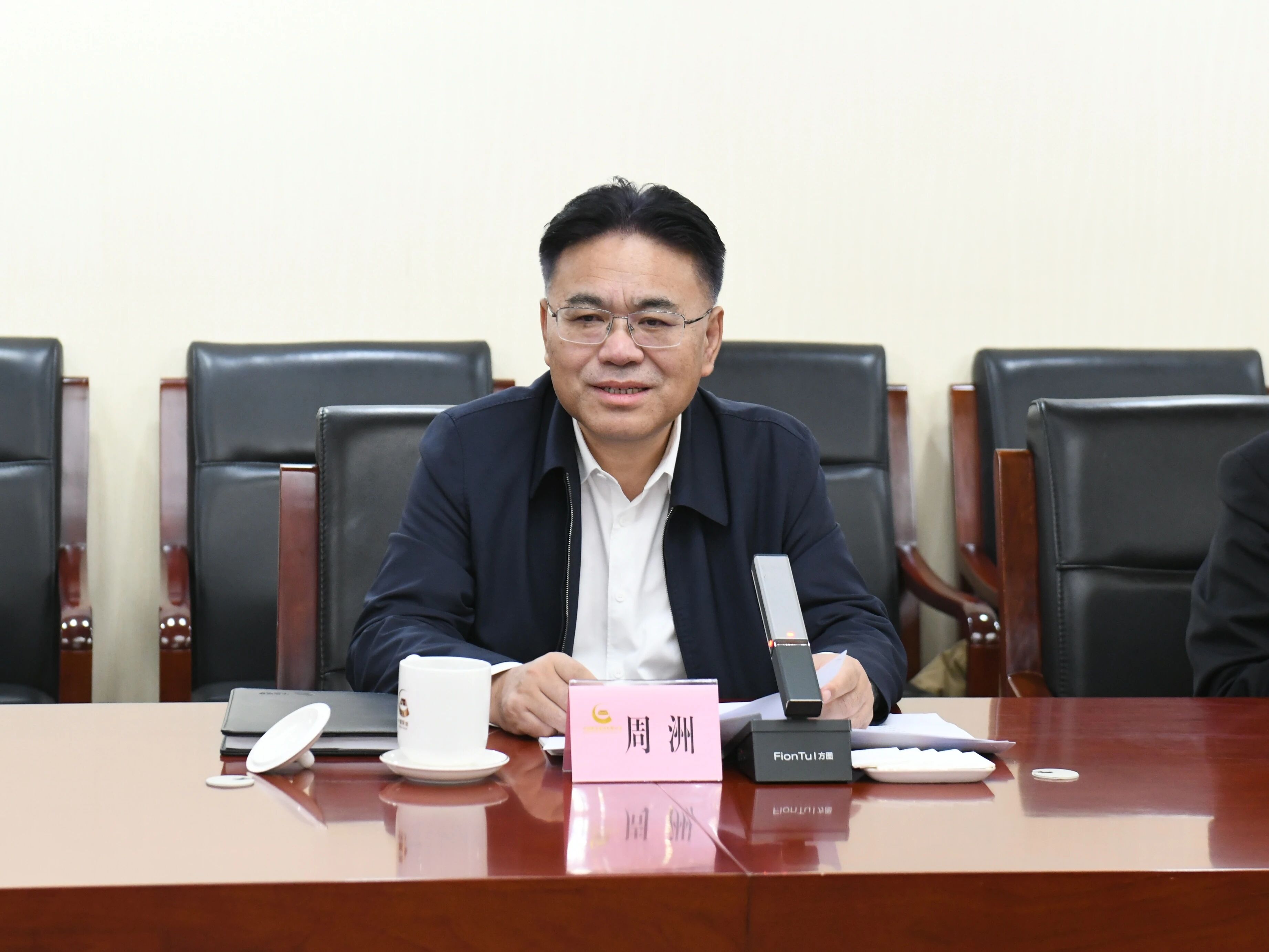 广州工控集团董事长景广军率UED在线官网网页版(中国)唯一官方网站智能团队到中国黄金集团拜访交流