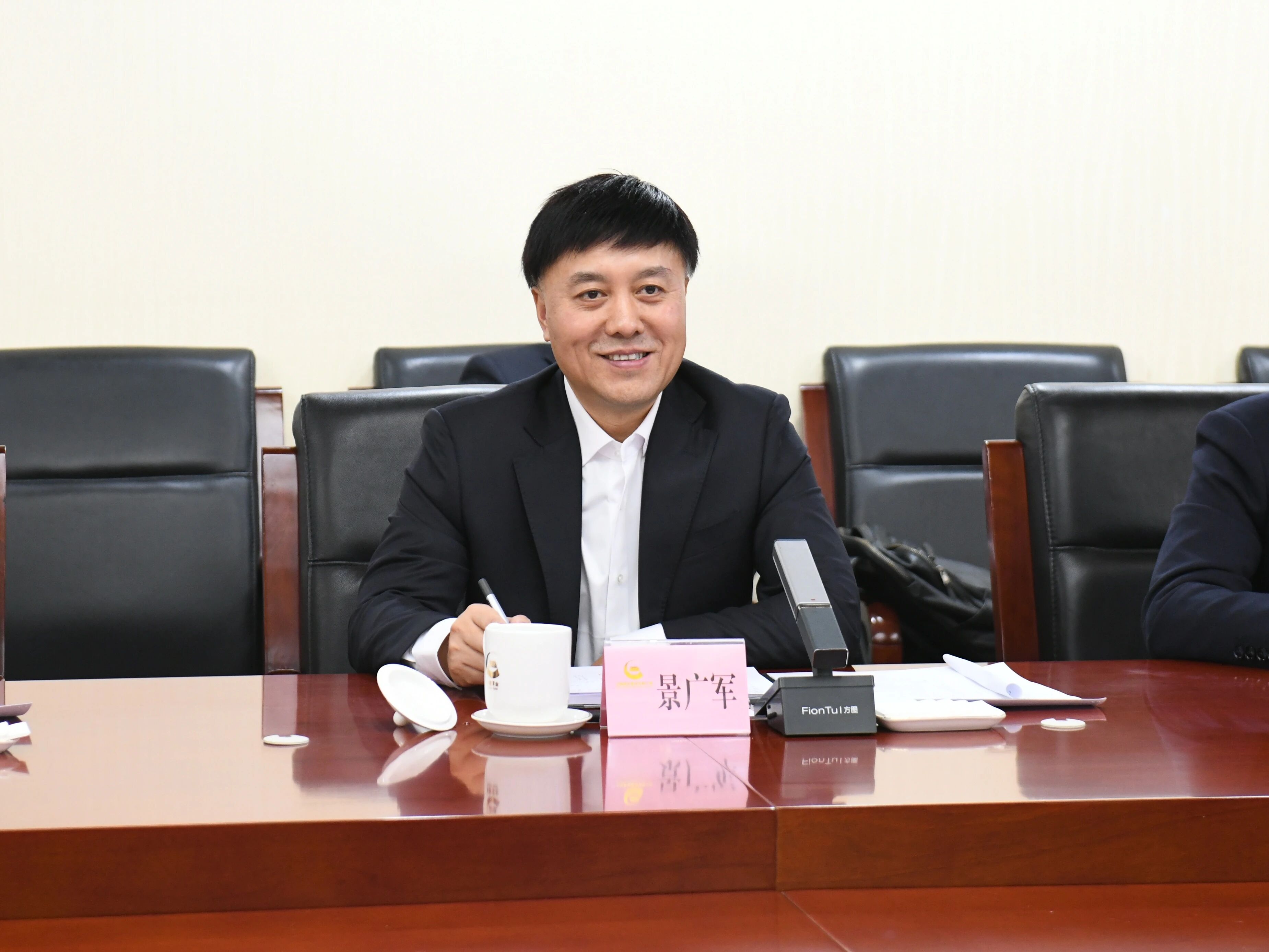 广州工控集团董事长景广军率UED在线官网网页版(中国)唯一官方网站智能团队到中国黄金集团拜访交流