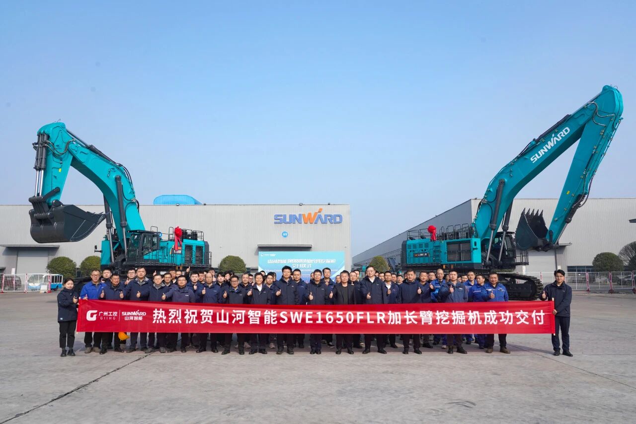 争锋启新程！UED在线官网网页版(中国)唯一官方网站智能SWE1650FLR加长臂挖掘机成功交付国际客户