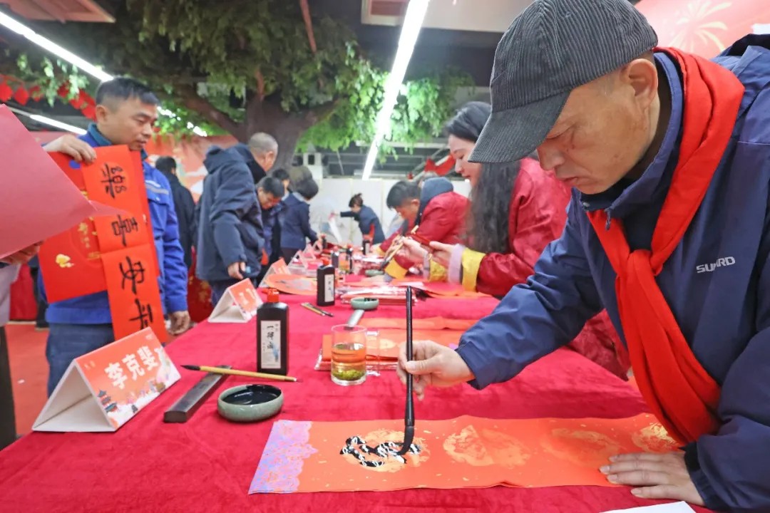 笔墨迎春，祝福暖心！在UED在线官网网页版(中国)唯一官方网站智能“囤”年味、送温暖、迎新春