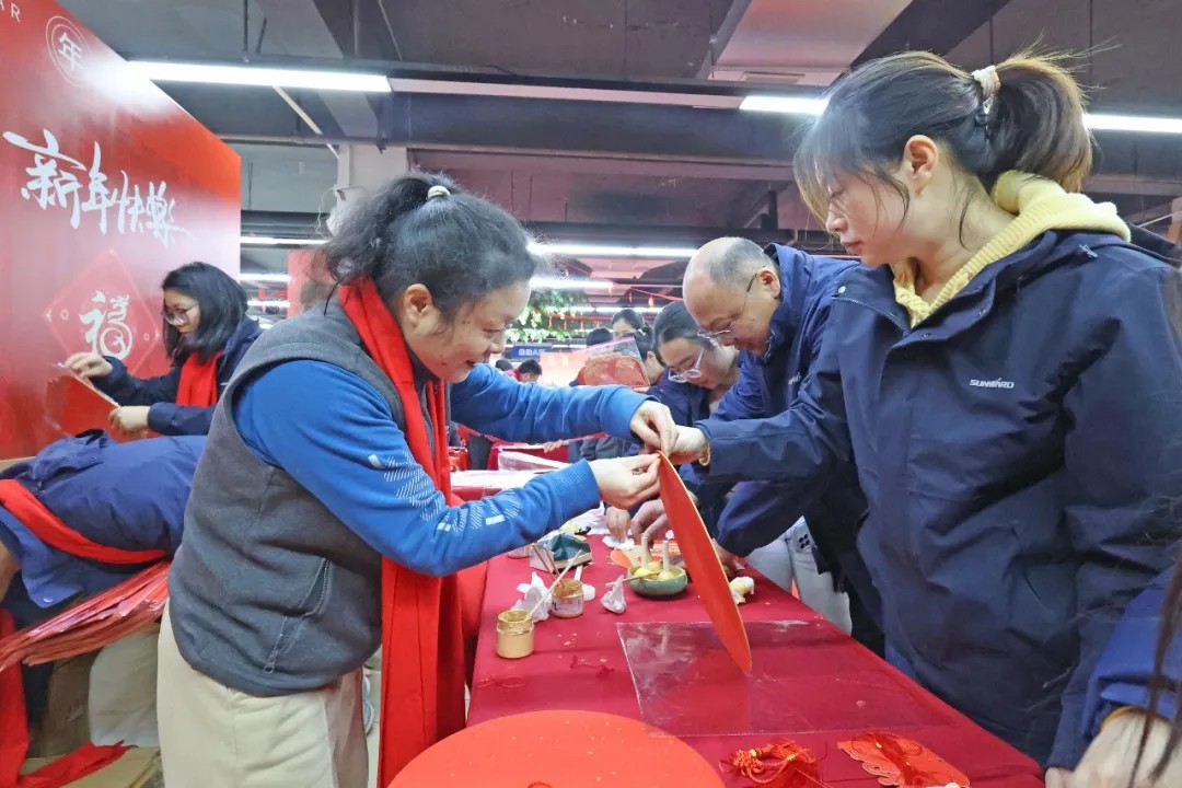 笔墨迎春，祝福暖心！在UED在线官网网页版(中国)唯一官方网站智能“囤”年味、送温暖、迎新春